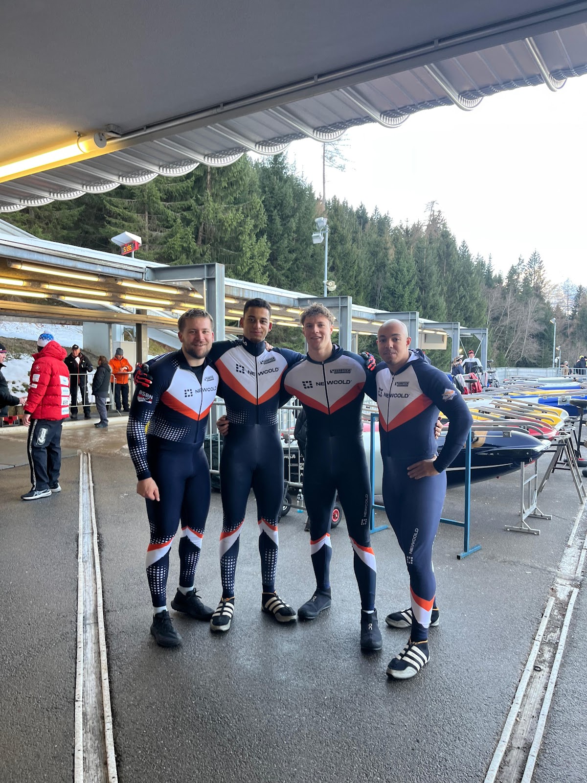 The 4-man crew on the track