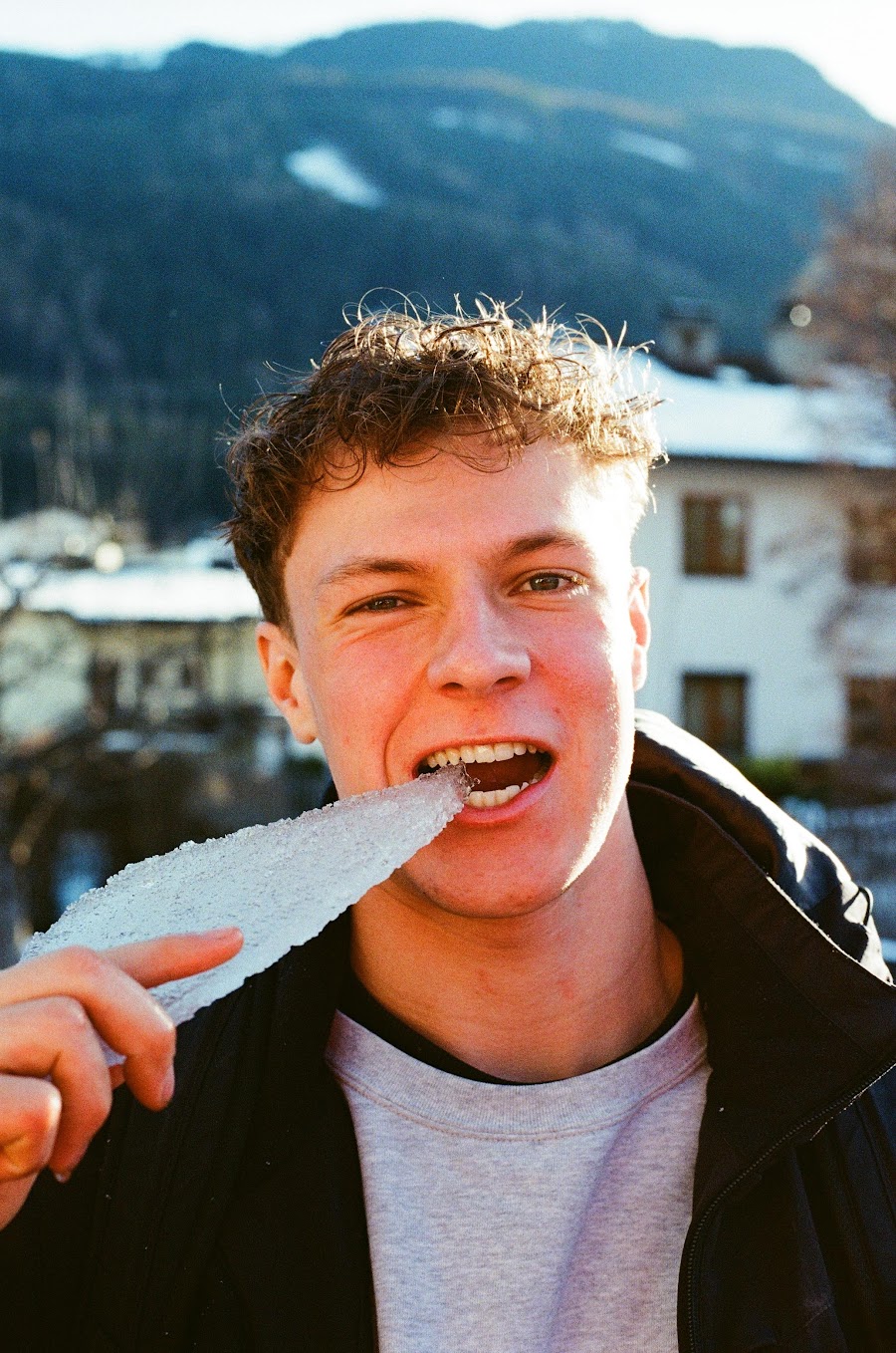Tobias en het team genieten van de reis